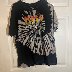 Kiss Black and Cream Short Sleeve Tee